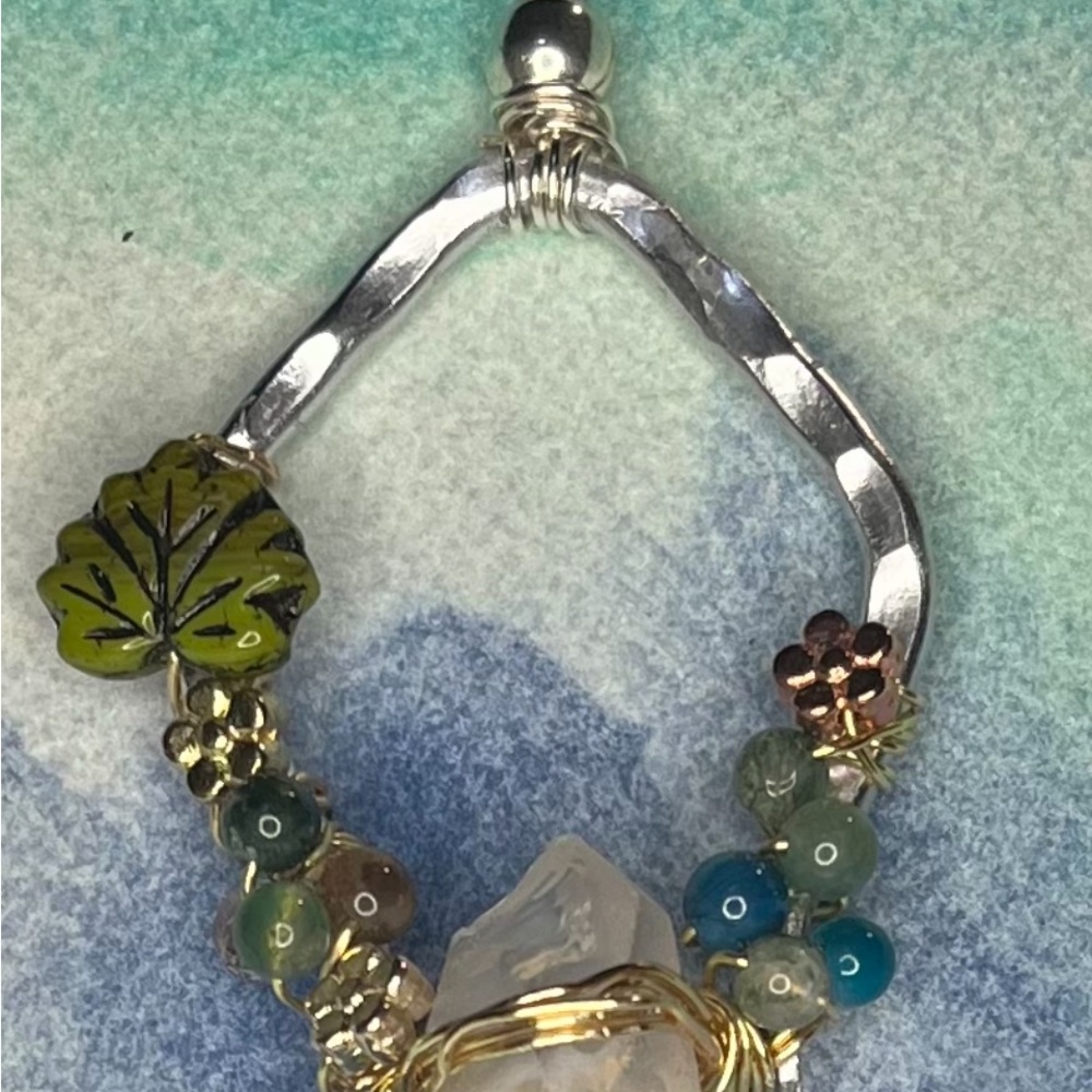 Beautiful detailed crystal pendant necklace.